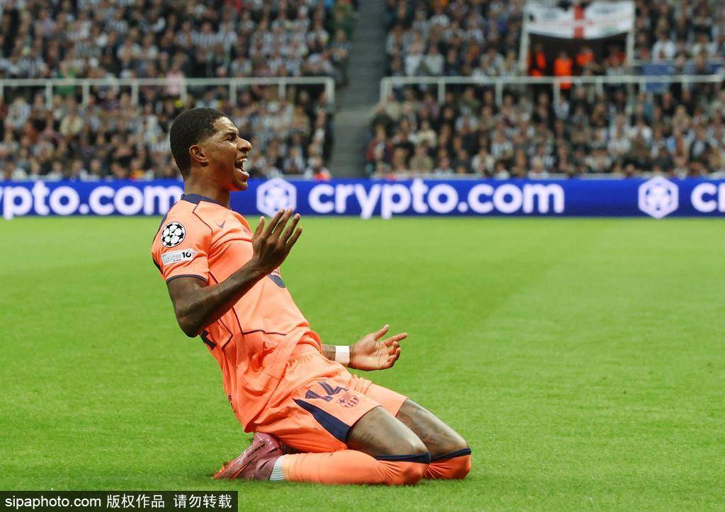 曝巴萨想延长拉什福德租借期 曼联：不花钱买断就送回